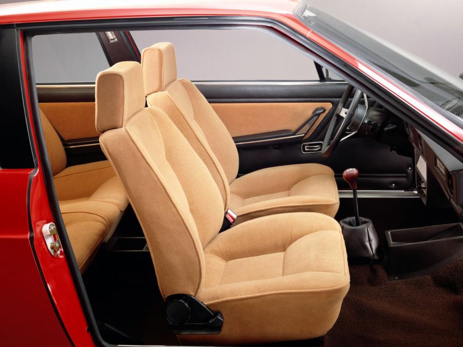 Интерьер Alfa Romeo Alfasud Sprint (902) 1978 года  (фото 5 из 11)